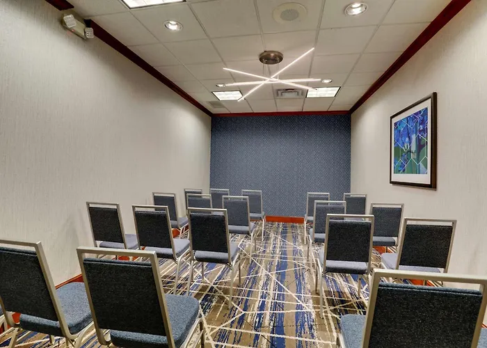 Indianapolis Hotels near Indianapolis International Airport (IND)